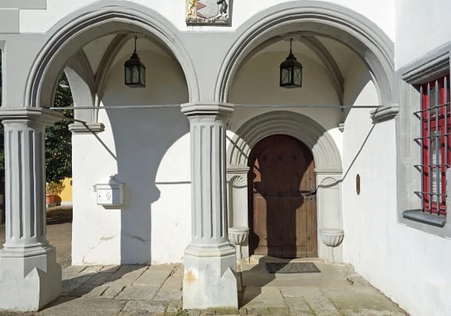 Eingang Renaissance-Bau