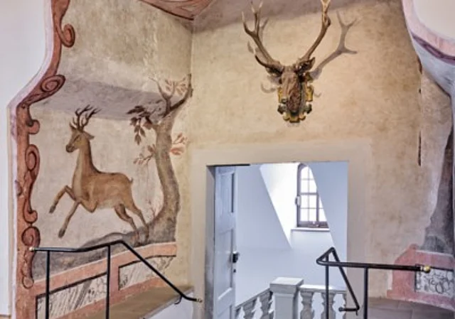 Rittersaal, Eingang mit Wandmalerei