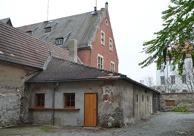 Zugang und Hof im Südosten