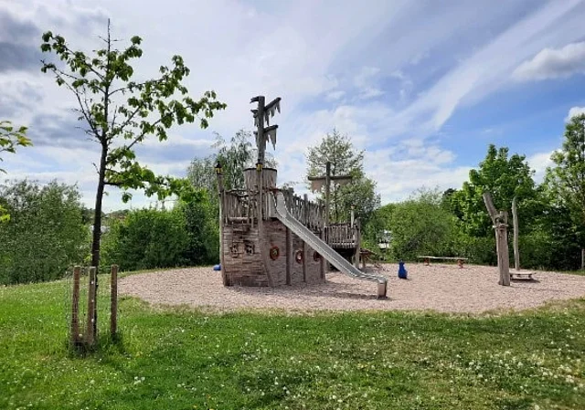 Spielplatz mit Piratenschiff