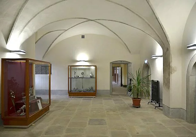 EG, Foyer
