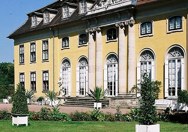 Schloss Mosigkau, Gartenfront und Galeriesaal