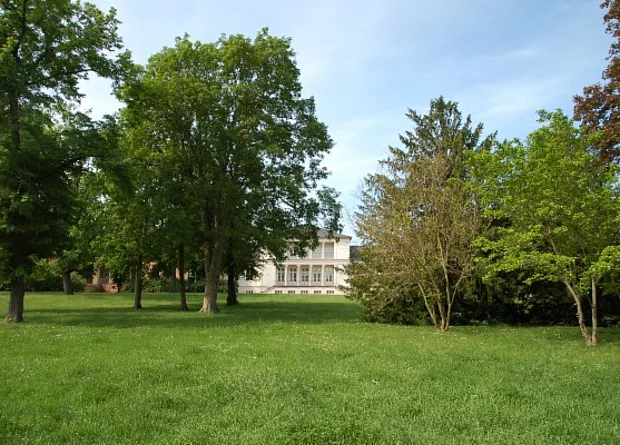 Gesellschaftshaus Magdeburg und Klosterbergarten 