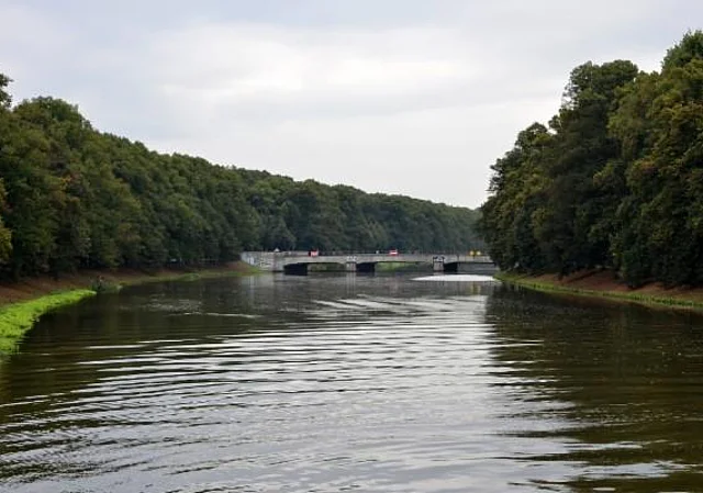 Clara-Zetkin-Park, Elsterflutbett, Sachsenbrücke, Blick von der Klingerbrücke
