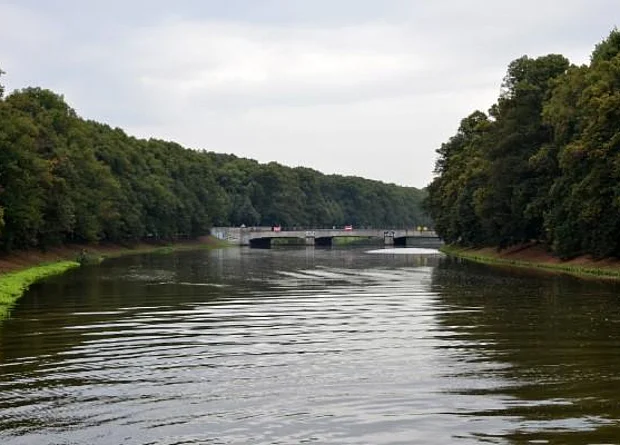 Clara-Zetkin-Park, Elsterflutbett, Sachsenbrücke, Blick von der Klingerbrücke 