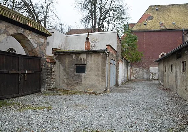 Zugang und Hof im Südosten