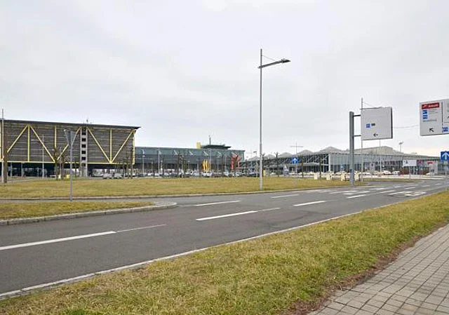 Parkhaus, Mall, Terminal B