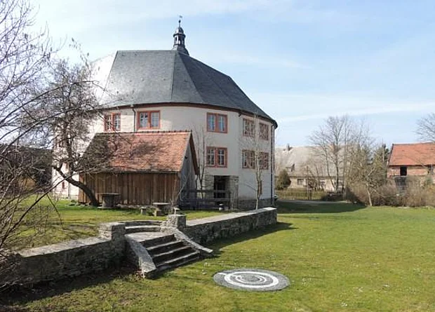Rundschloss Oberpöllnitz Südseite 