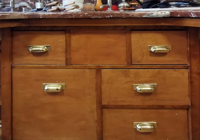 Männersalon Frisierschrank