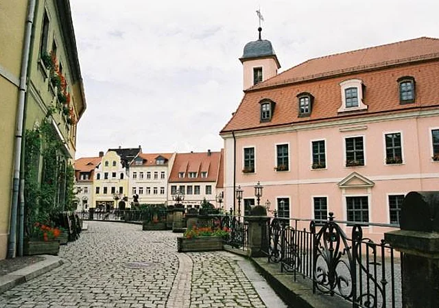 Liegenbank, Hauseingang