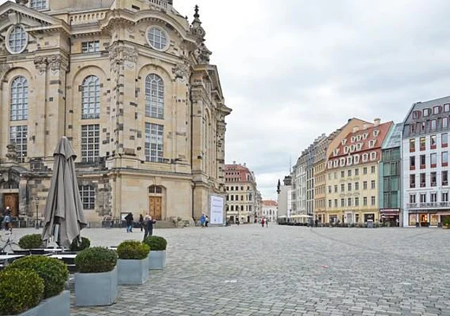 Frauenkirche und Quartier III (re.)