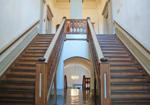 Museum, Zugang zum 1. Obergeschoss