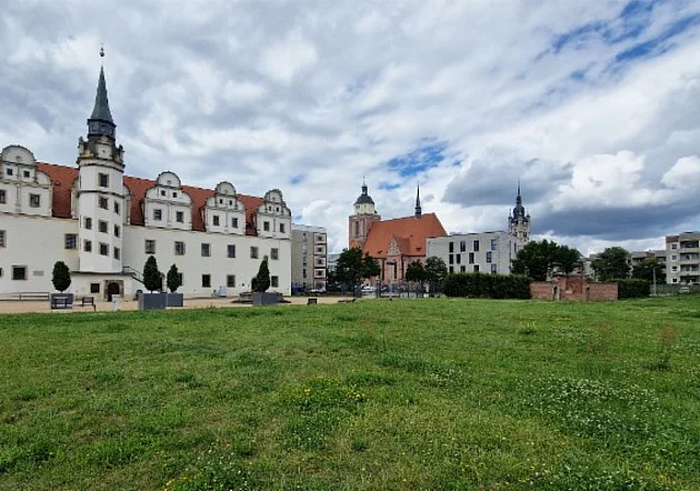 Johannbau, Schlossplatz