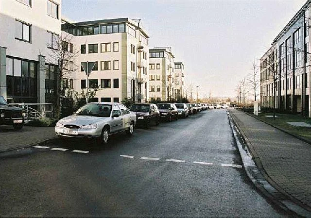 Hugo-Junkers-Straße Blick nach Osten