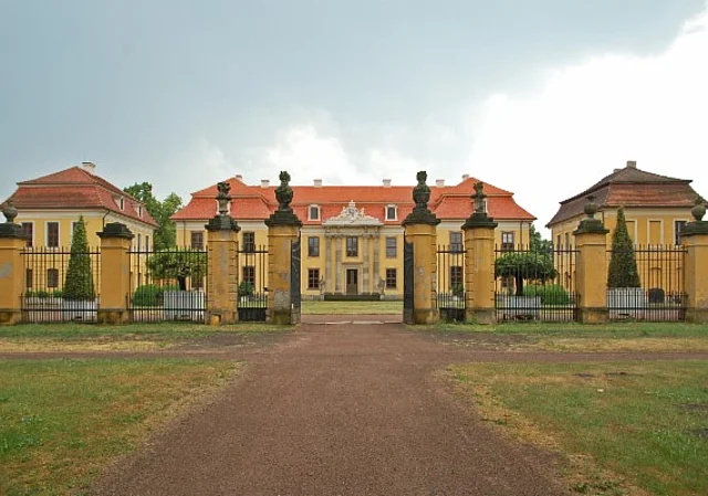 Schloss Mosigkau, Ehrenhof, Norden