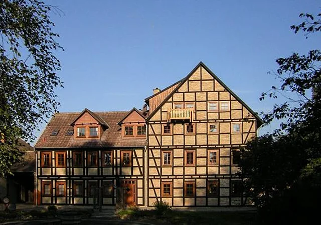 Hofansicht vom Hauptgebäude, Südost