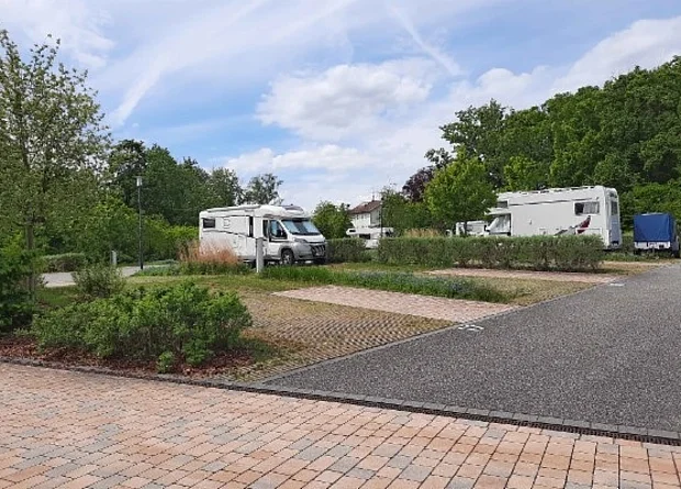 Reisemobilhafen „ErlebnisInsel Flößrasen“ Wohnwagenstellplätze 1-28 