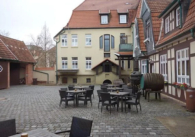 Hof Westseite