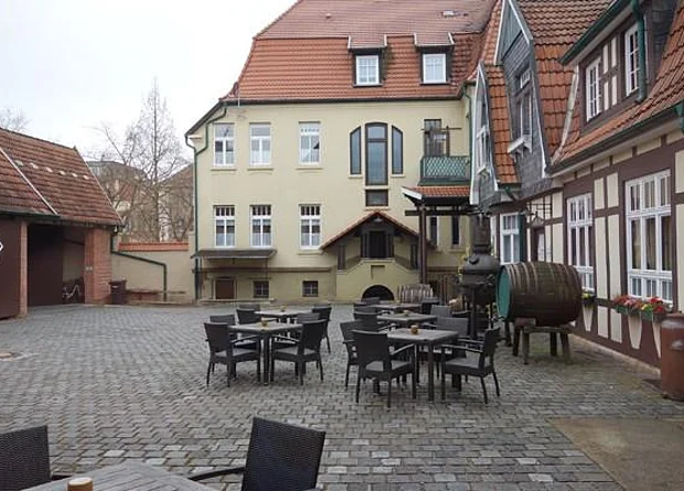 Hof Westseite 