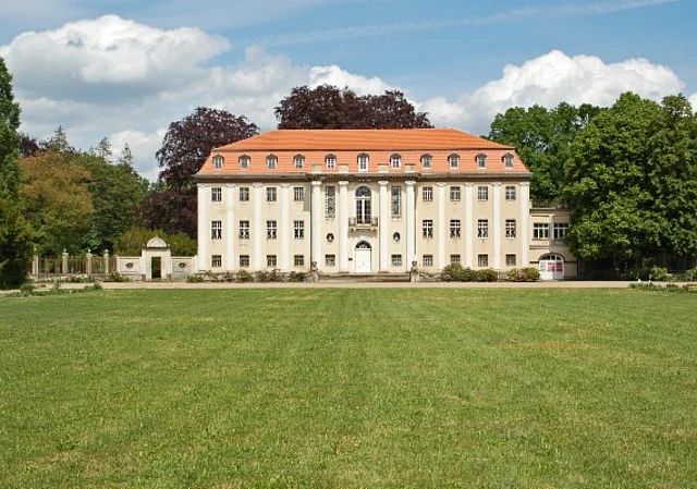 Neues Schloss Tangerhütte, Vorderansicht