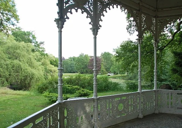 Schlosspark Tangerhütte, Kunstgusspavillion