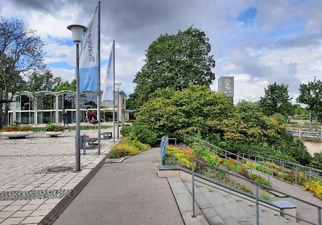 Außengelände vorm Eingang