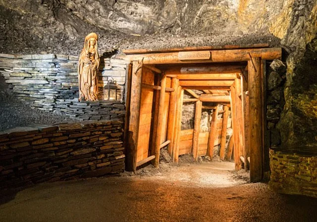 Barbarastollen in den Feengrotten