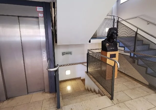 Stadtbücherei Weimar Treppenhaus EG