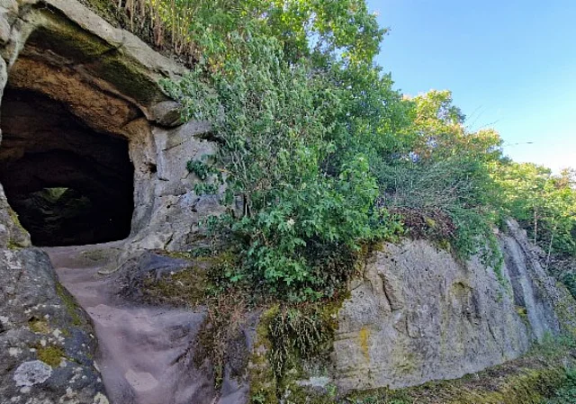 Höhlenwohnungen Langenstein, Hohlweg Altenburg