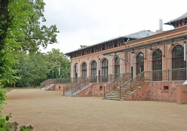 Gesellschaftshaus Magdeburg, Parkseite