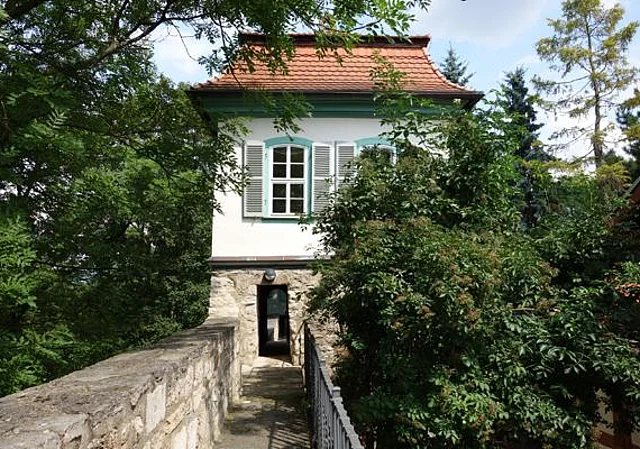 Wehrgang mit Gartenhäuschen