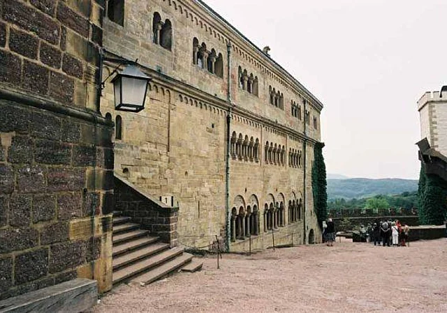 Palas Westseite