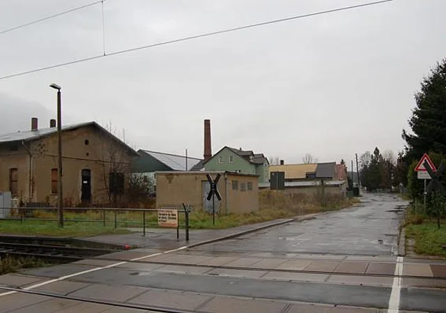 Blick vom Bahnhof zum Sägewerk