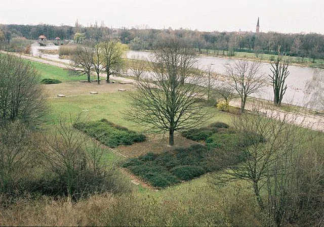 Blick vom Aussichtspunkt zum Elsterflutbecken