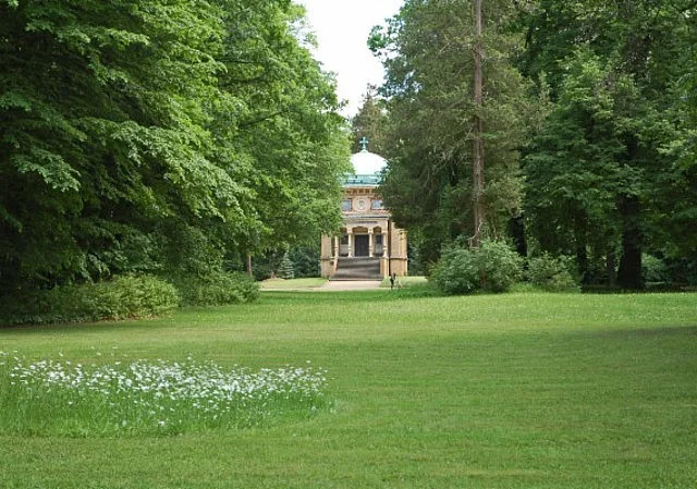 Schlosspark Tangerhütte, Mausoleum