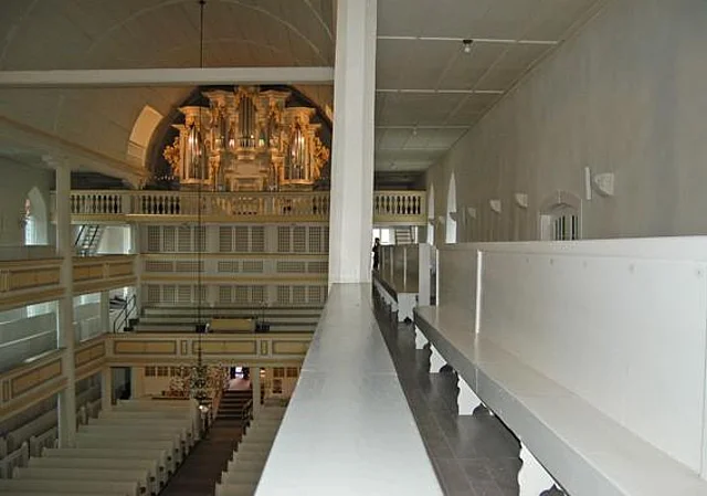 Blick von der 2. Empore zur Orgel
