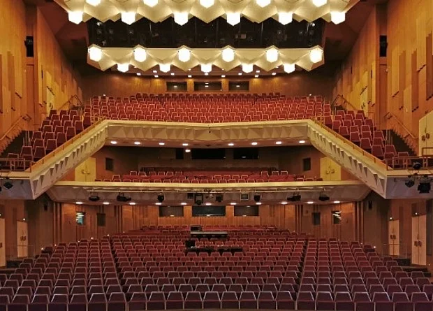 Blick von Bühne in den Zuschauerraum 