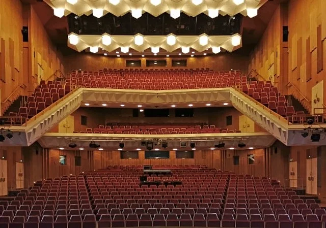 Blick von Bühne in den Zuschauerraum