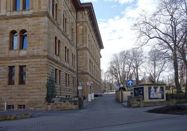 Hintereingang (Südseite)