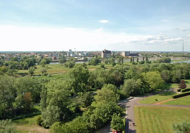 Jahrtausendturm, Blick zum Wissenschaftshafen nach Westen