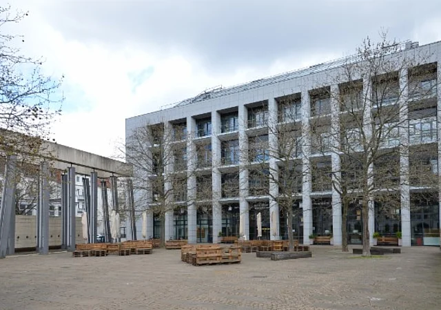 Verlagsgebäude der LVZ, Vorplatz