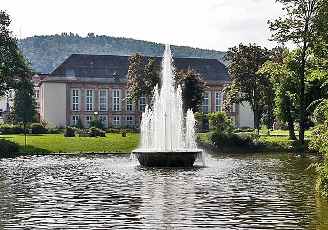 Kulturhaus Aue, Carolateich mit Fontäne