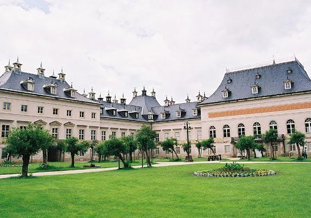 Neues Palais, Fliederhof