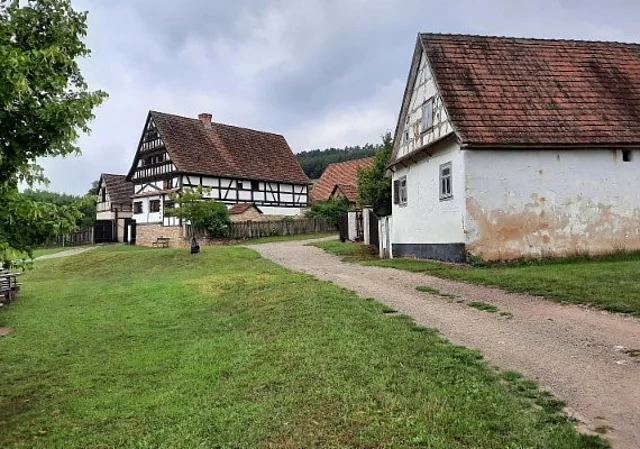 Güglebener Hof und Utzberger Hof
