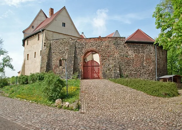 Burgeingang, Osten 