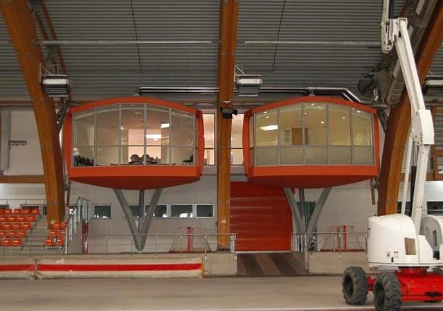VIP Lounge und Büro mit Blick in die Gunda-Niemann-Stirnemann-Halle