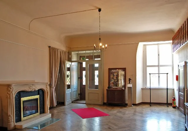 Schloss Ostrau, Eingang Südflügel