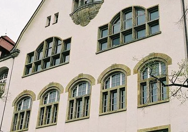Schule, Fassade Obergeschosse