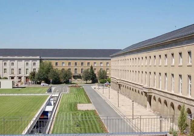 Nord- und Westflügel mit Blick in die Tiefgarage