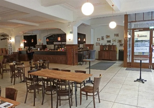Kupfersaal, Eingang mit Barbereich
